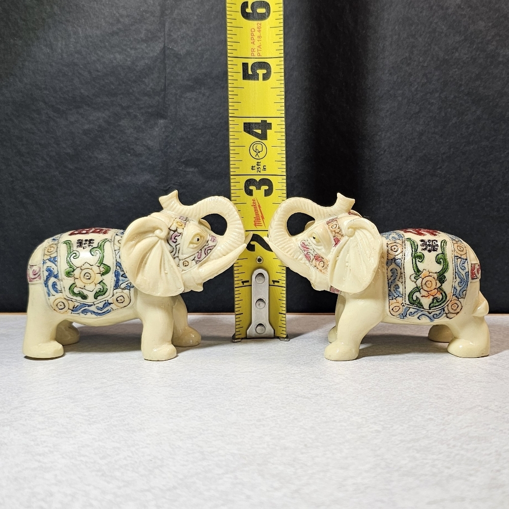 💥 SOLD 💥 Intricate Cream Elephant Figurines with Colorful Patterns - Picture 11 of 12